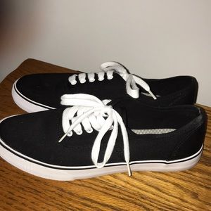 Black and white canvas sneaker brand new size 8